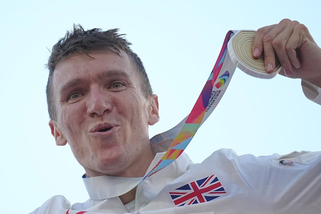 Holte über 1500 Meter überraschend Gold: Jake Wightman.