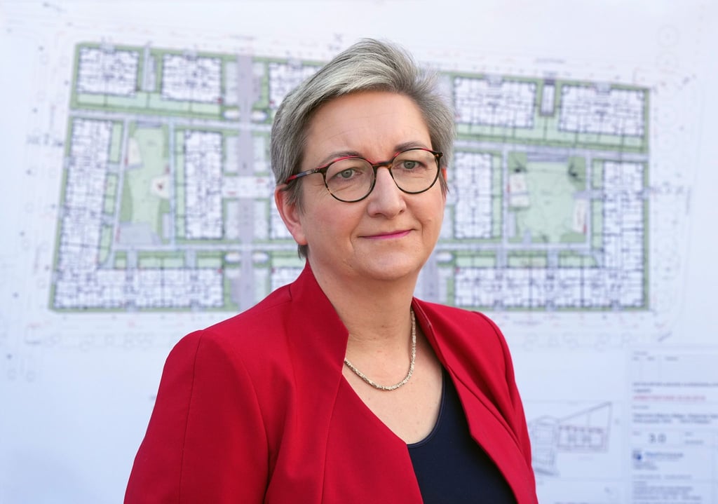 Klara Geywitz besucht die Baustelle des Neubauprojektes Heinrich-Mann-Allee.