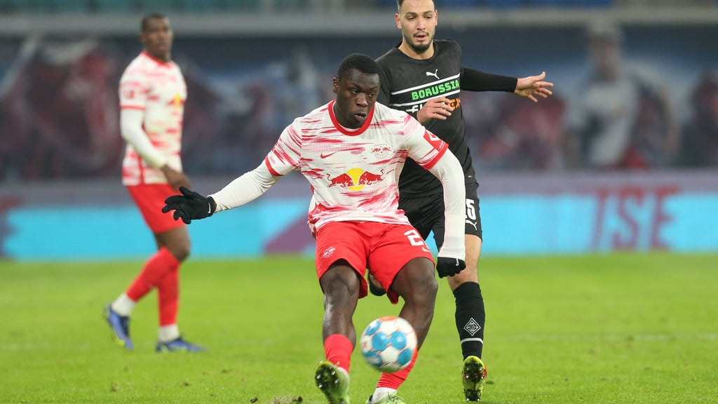 Brian Brobbey (vorne) verlässt RB Leipzig.