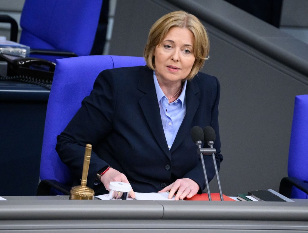 Bundestagspräsidentin Bärbel Bas (SPD) eröffnet eine Sitzung im Deutschen Bundestag.