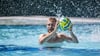 Hatte (noch) Spaß mit RB im Pool und Trainingslager: RB-Wasserballer Konrad Laimer
