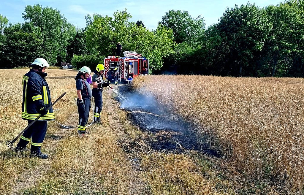 Löscheinsatz am 18. Juli 2022, als ein Feuer "nur" den Feldrand betraf.