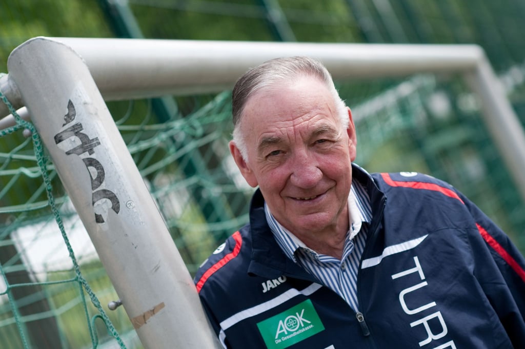 Bernd Schröder, der langjährige Trainer des Bundesliga-Teams von Turbine Potsdam.