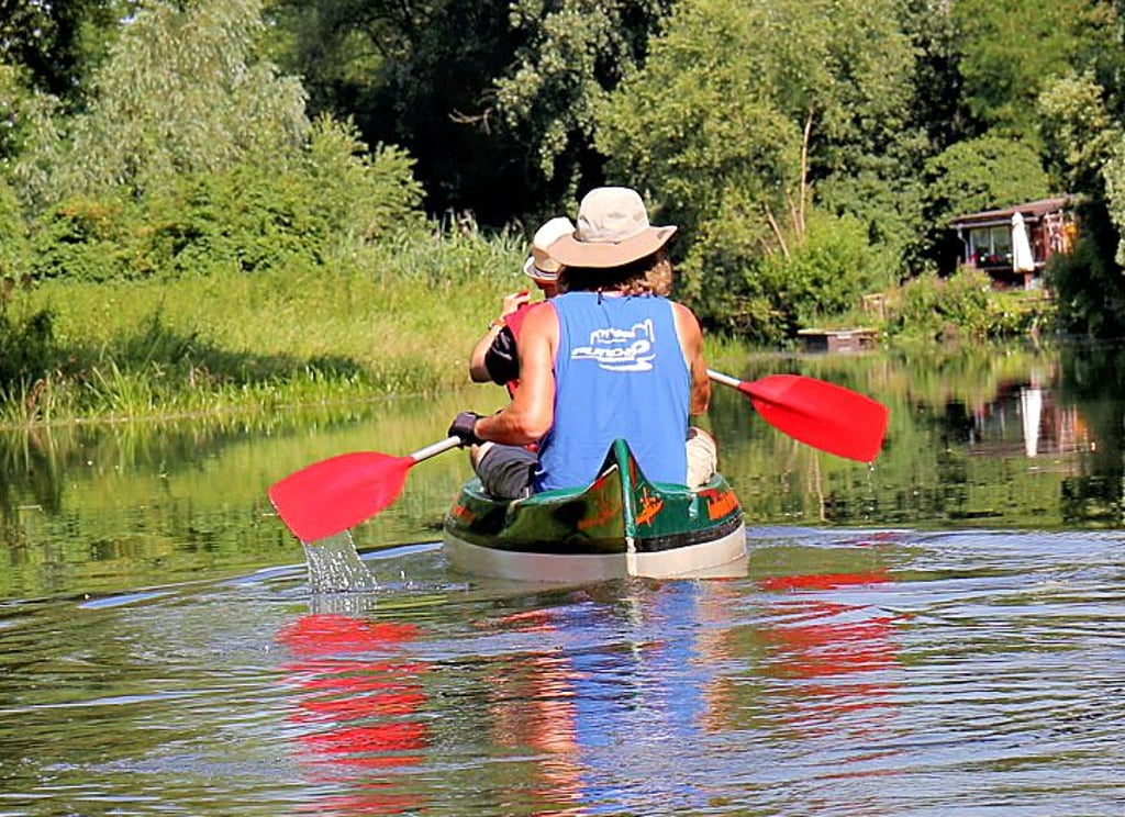 Beim Paddeln auf der Bode geht es durch die Natur.