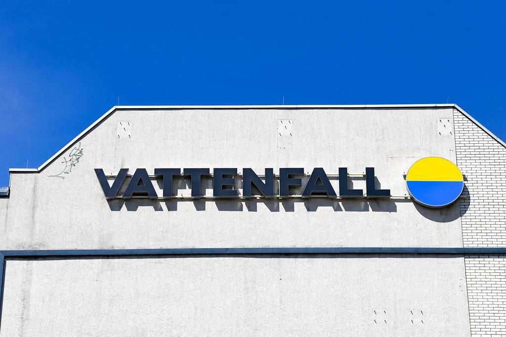 Der schwedische Energieversorger Vattenfall hat in der ersten Jahreshälfte hauptsächlich wegen weiter hohen Strompreisen deutlich mehr umgesetzt als im Vorjahreszeitraum.