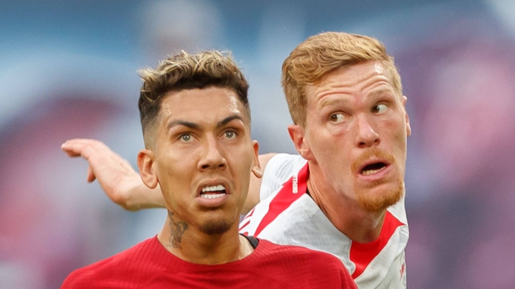 Präsenz im Mittelfeld und die zweiten Bälle verloren: Marcel Halstenberg gegen Roberto Firmino.