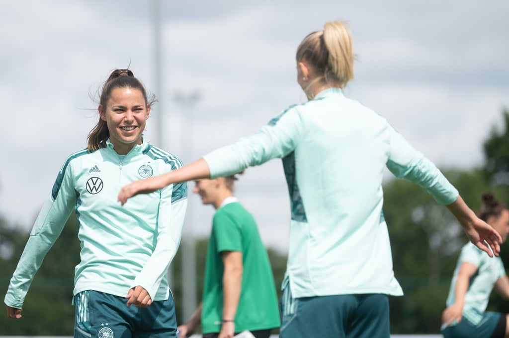 Ist im DFB-Team Abräumerin im defensiven Mittelfeld: Lena Sophie Oberdorf beim Training.