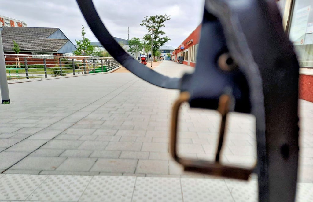 Die Einkaufsmeile in der Adolph-Menzel-Straße in Stendal: Mehrere Männer sollen sich mit Gürteln bewaffnet dort geprügelt haben.