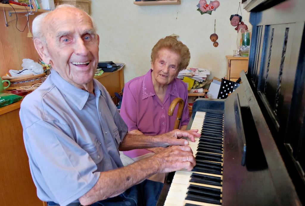 Richard Gutzaluk hat seiner Frau Edeltraud am Donnerstag zum 93. Geburtstag ein Ständchen auf dem Klavier gespielt.