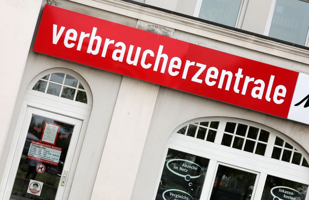 Die Verbraucherzentrale hat Klagen gegen die Telekom Deutschland, Vodafone und Telefonica eingereicht. (Symbolbild)