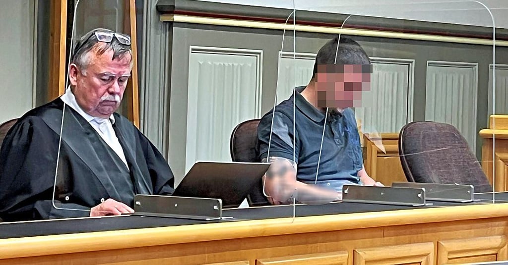 Am Donnerstag fand die Berufungsverhandlung gegen Paul F. (rechts), hier mit seinem Anwalt Thomas Voigt, vor dem Stendaler Landgericht statt.