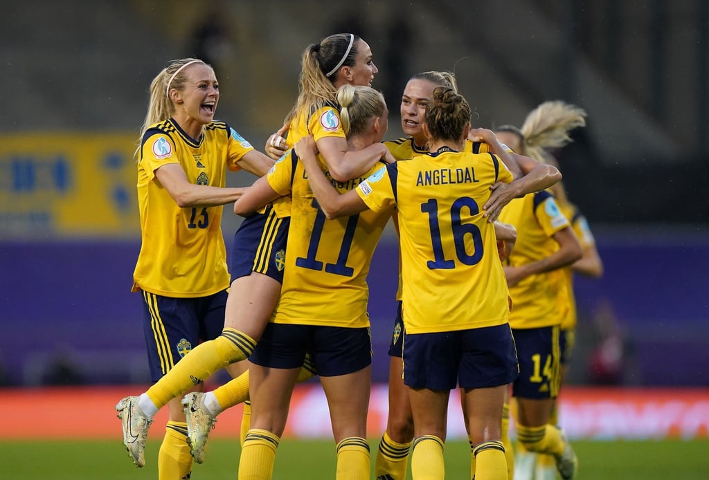 Gelb-blauer Jubel: Schweden steht nach dem Last-Minute-Sieg über Belgien im EM-Halbfinale.