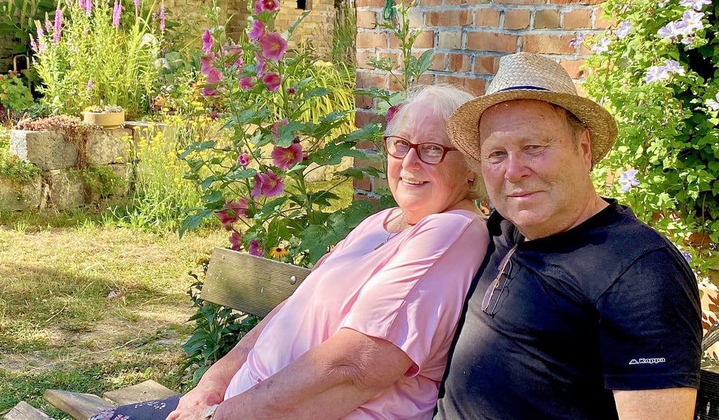 Christa und Karl-Heinz Thiel haben sich vor 22 Jahren ihren Traum von einem kleinem Bauerngehöft in der Abgeschiedenheit von Elbitz erfüllt. Für Aussteiger ist Elbitz ein Paradies, doch mit zunehmenden Alter wird das Leben im Kleinod immer schwieriger.