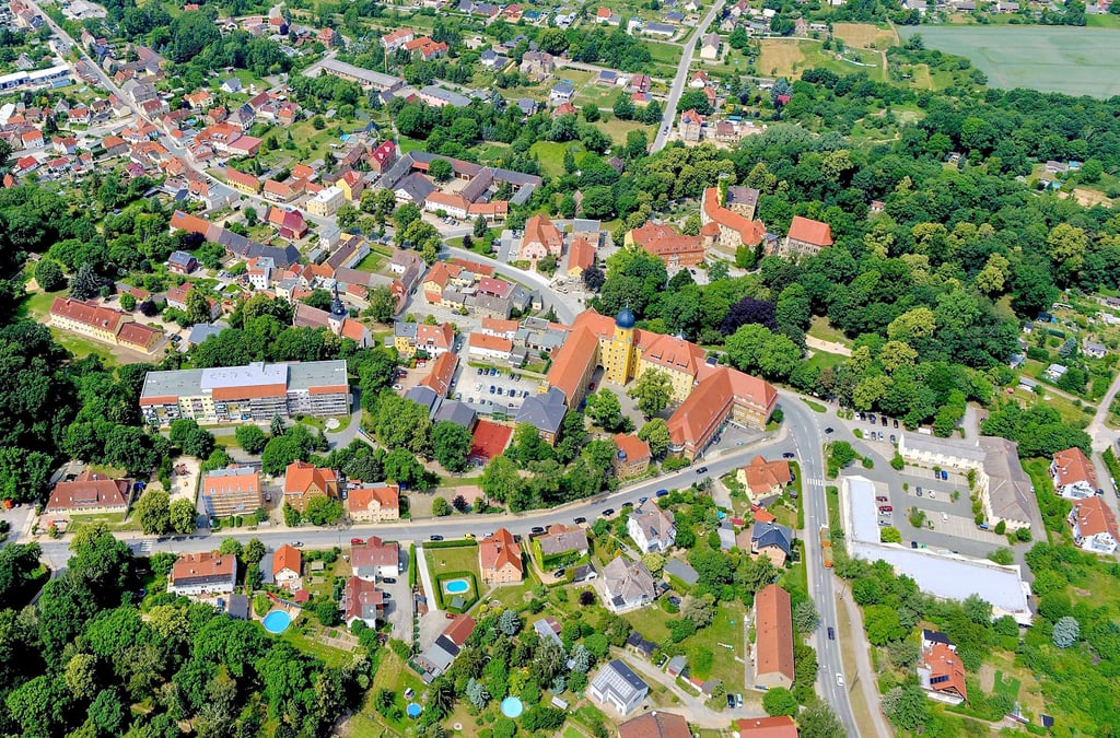 Wenn die Verwaltung der Verbandsgemeinde in Droyßig ins Schloss zieht, wird das jetzige Gebäude an der Zeitzer Straße frei.