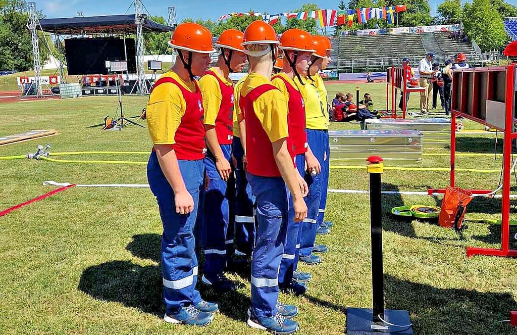 Die Magdeburg-Olvenstedter Feuerwehrjugend tritt in Slowenien zum Wettkampf bei der Feuerwehr-Olympiade an.