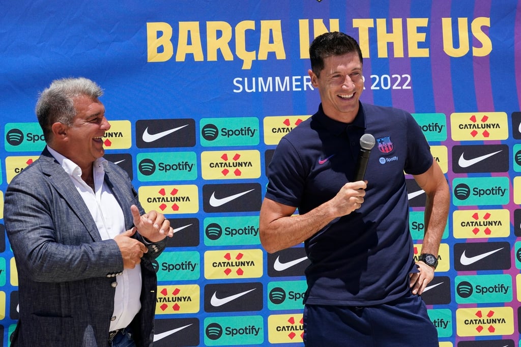 Barcelona hat Lewandowski von Bayern München verpflichtet - braucht dafür aber noch Geld.