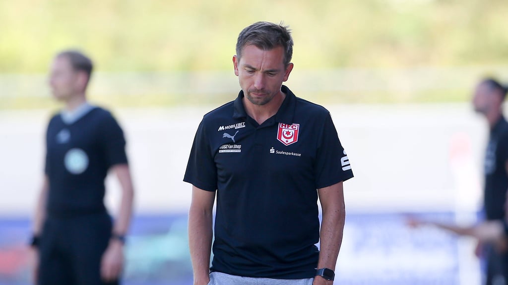 Ein enttäuschter HFC-Trainer André Meyer nach der Niederlage in Zwickau.