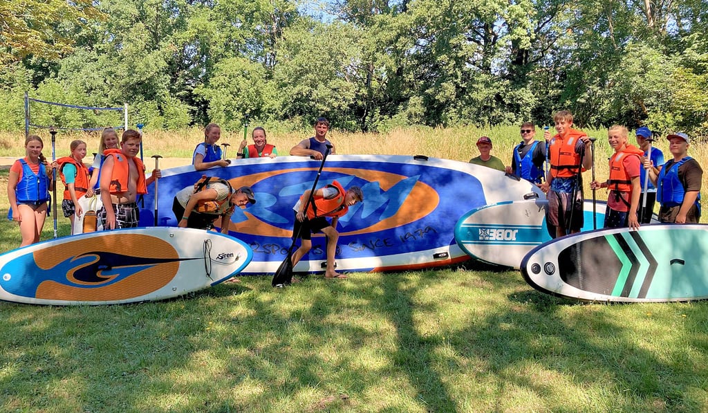 Aktivitäten wie Schwimmen in der Saale oder Stand-up-Paddling kamen bei den Teilnehmern des Jugendcamps gut an.