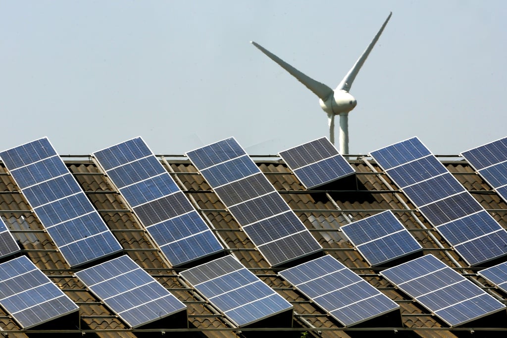 Der Ausbau von Solar- und Windkraftanlagen ist im Salzlandkreis ein viel diskutiertes Thema (Symbolfoto).