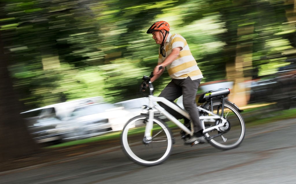 An heißen Tagen sollte auf höchstes Tempo und lange Fahrten mit dem E-Bike verzichtet werden.