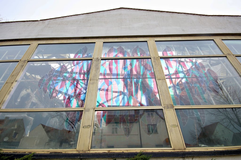 Die Fenster  des ehemaligen Kulturhauses in Lindau haben offenbar das Interesse von Denkmalfachleuten geweckt. 