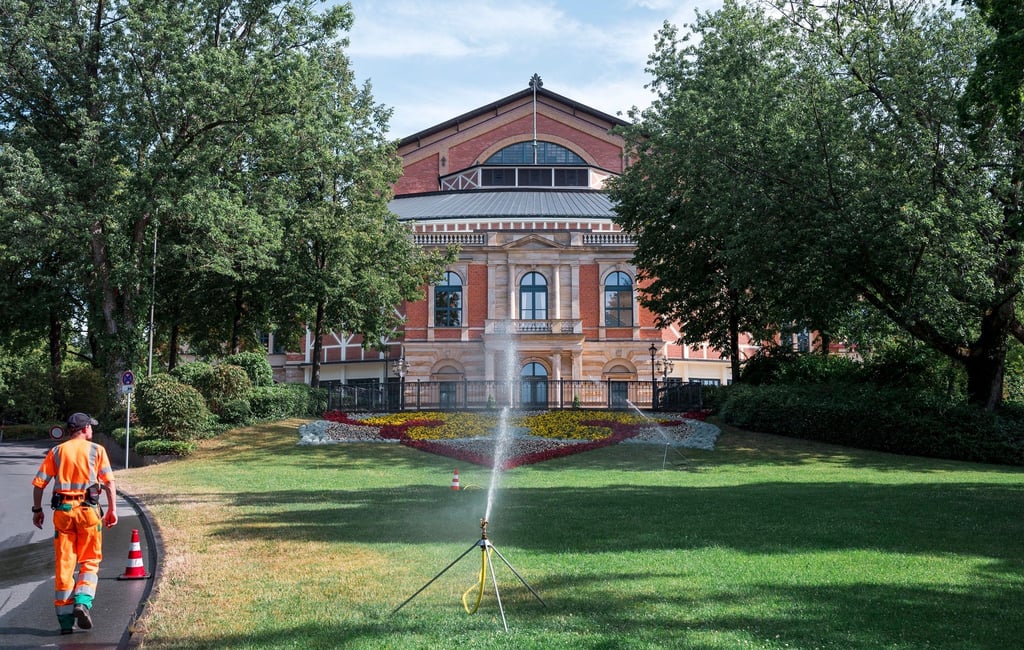 Das Festspielhaus vor Beginn der Bayreuther Festspiele.