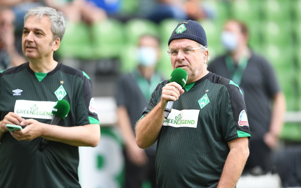 Stadionsprecher Arnd Zeigler und Christian Stoll (r).