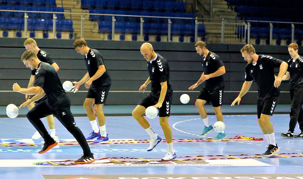 Die Spieler des SC Magdeburg durften gestern endlich wieder mit Ball trainieren. Nur knapp fünf Wochen bleiben der Mannschaft für die Vorbereitung bis zum ersten Pflichtspiel.