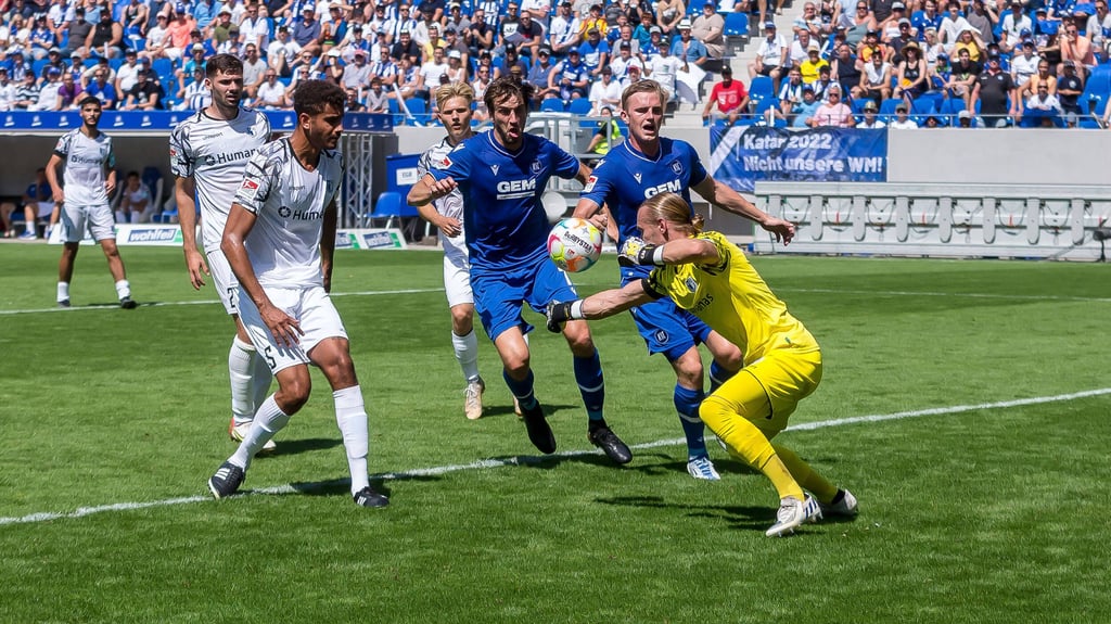 Beim FCM-Sieg in Karlsruhe kam es gleich zu zwei medizinischen Notfällen.