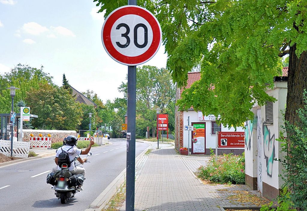 In Althaldensleben, kurz vorm Penny auf der Neuhaldensleber Straße, gilt jetzt Tempo 30.