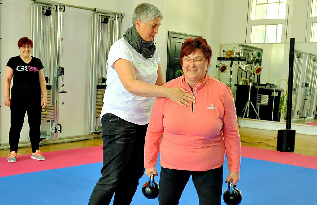 Reha-Sport für Post-Covid-Patienten in der Quedlinburger Kleersturnhalle mit Trainerin Kathleen Polsfuß.
