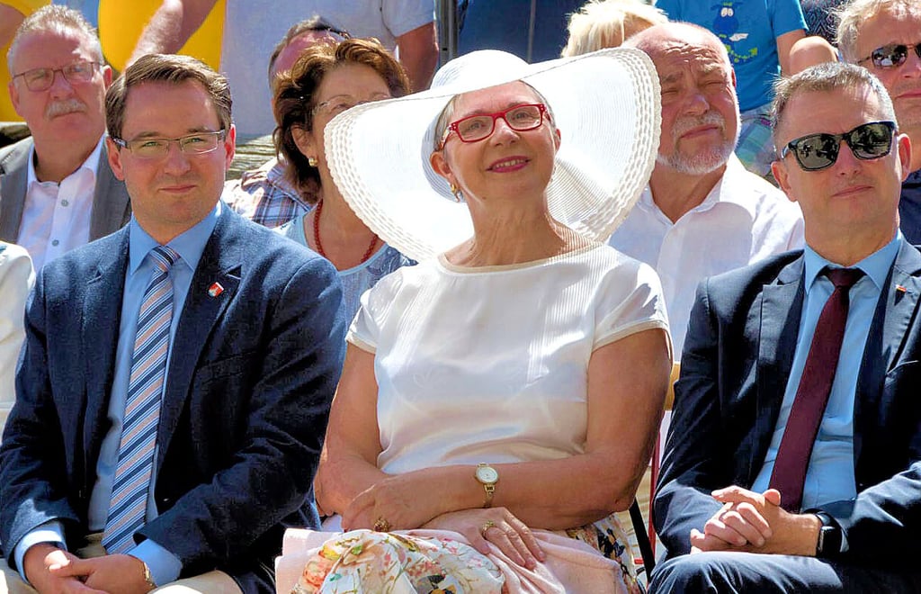 Leunas Bürgermeisterin Dietlind Hagenau (re.) und Bad Dürrenbergs Bürgermeister Christoph Schulze erleben Schulter an Schulter die Festeröffnung 2017.