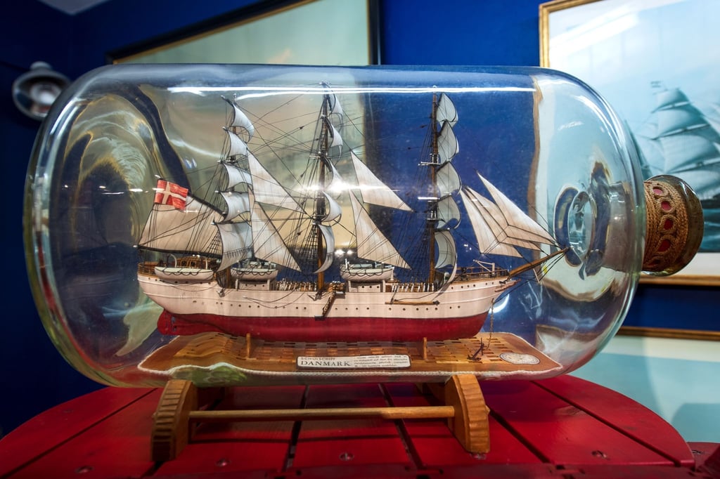 Ein Modell vom Schulschiff Danmark wird im Buddelschiffmuseum ausgestellt.