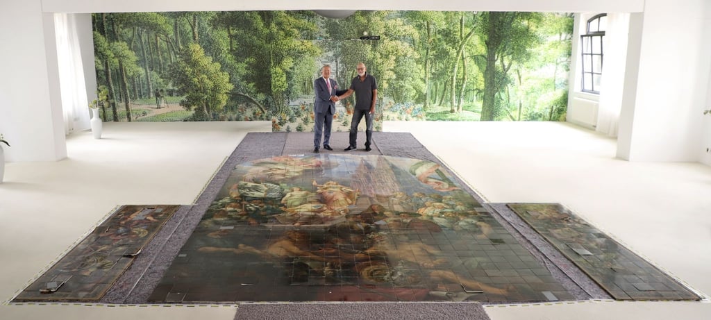 Jörg Woltmann (l) von der Stiftung Königliche Porzellan-Manufaktur Berlin (KPM) und Reinhard Andress.