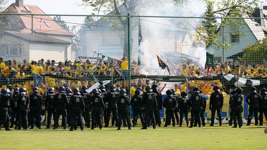 Beim letzten Derby kam es zwischen Chemie und Lok wieder zum Einsatz der Polizei.