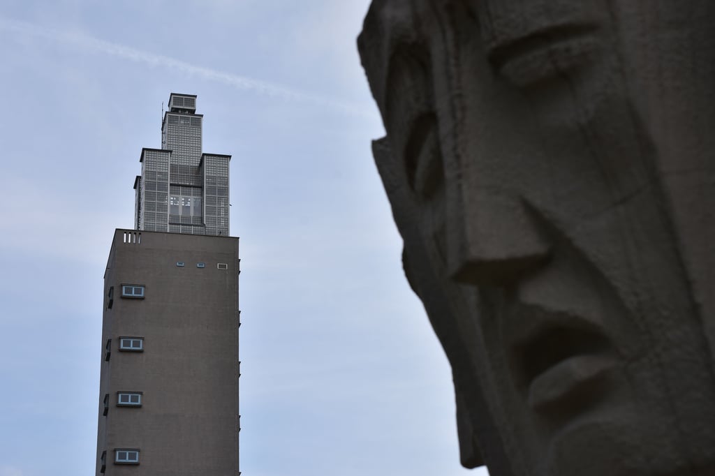 Seit 1927 prägt der 61 Meter hohe Albinmüller-Turm die Silhouette von Magdeburg mit.