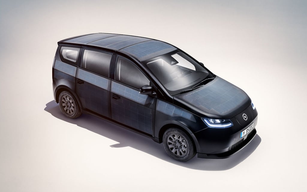 Soll ab Mitte nächsten Jahres produziert werden: Das Elektroauto Sion von Sono Motors, das mit Hilfe von Solarzellen auch eigenen Strom für Extra-Reichweite produzieren kann.
