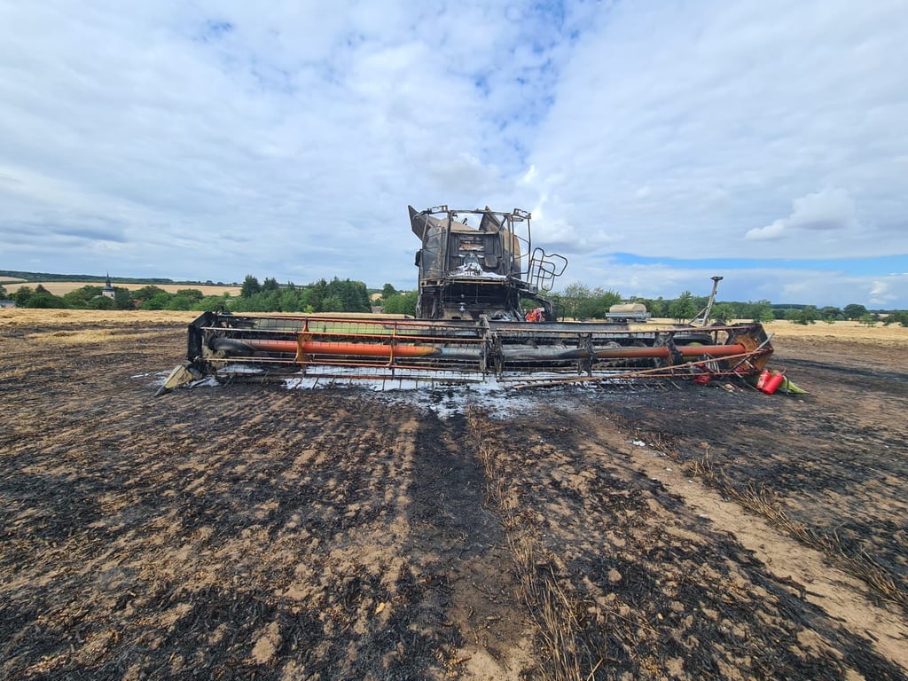 Die Erntemaschine brannte völlig aus.
