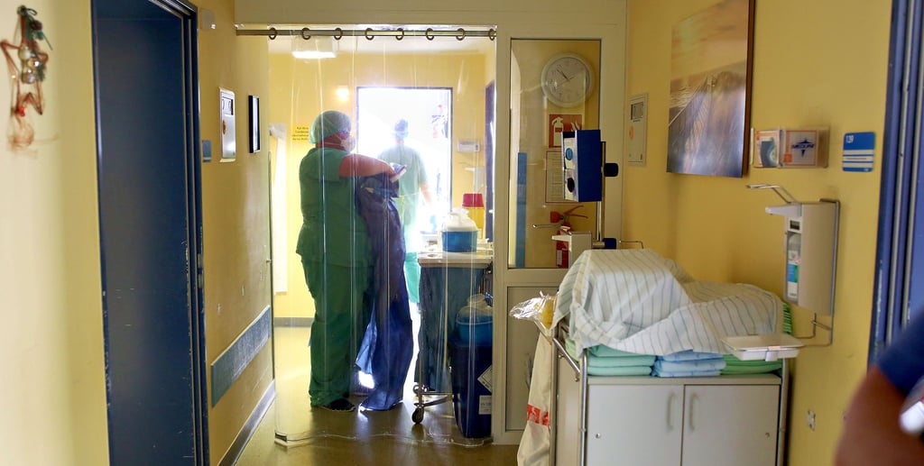 Ein Blick in die Corona-Intensivstation im Ameos-Klinikum Schönebeck Bad Salzelmen im November 2021. Derzeit ist die Situation entspannter. Doch auch bei Ameos wird mit einer neuen Welle im Herbst gerechnet.