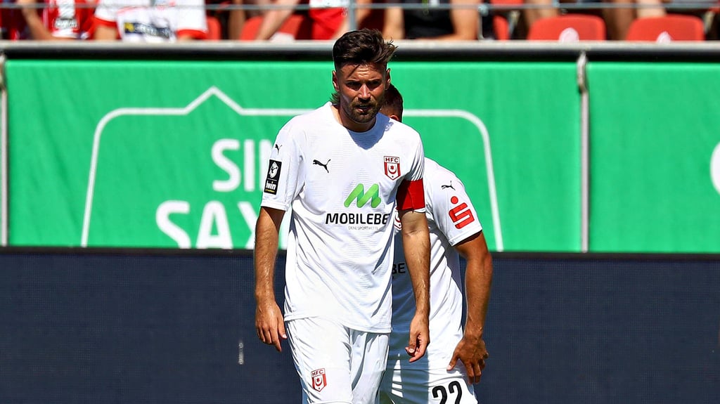 HFC-Spieler Niklas Kreuzer fordert nach der Auftakniederlage in Zwickau mehr Zweikampfhärte ein.