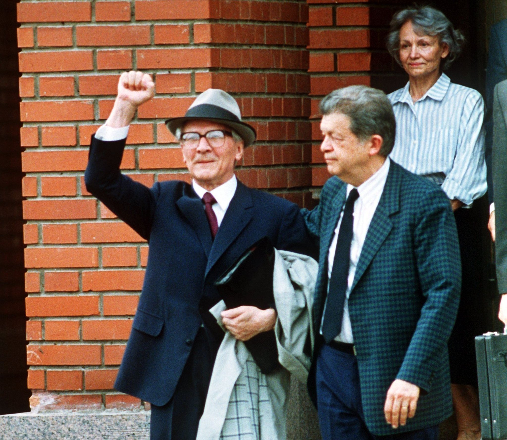 Juristischer Drahtseilakt: Honeckers Heimkehr - als "Erich" nach der Flucht aus Deutschland 