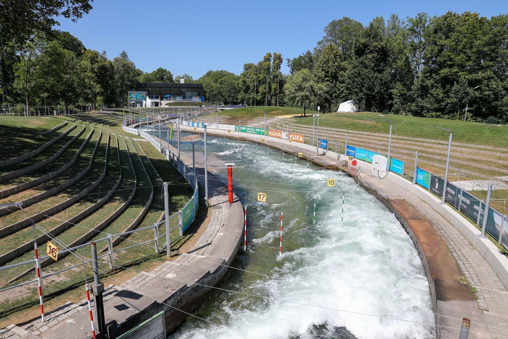 Der Eiskanal in Augsburg ist die älteste künstlich gebaute Kanuslalomstrecke der Welt.