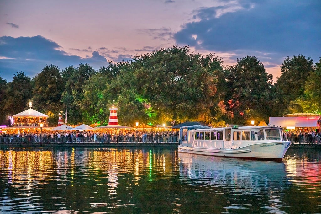 Bis zum 14. August werden zwei Millionen Besucher beim größten deutschen Seefests erwartet.