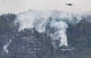 Die Waldbrände werden rund um die Uhr von Löschhubschraubern überflogen. Die Lage bleibt weiterhin angespannt.