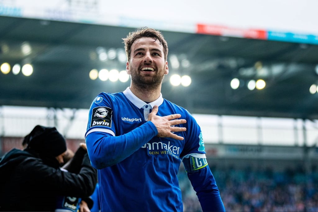 Christian Beck, hier noch im Trikot vom 1. FC Magdeburg, schaut auf den kommenden Gegner des Clubs: den 1. FC Nürnberg.
