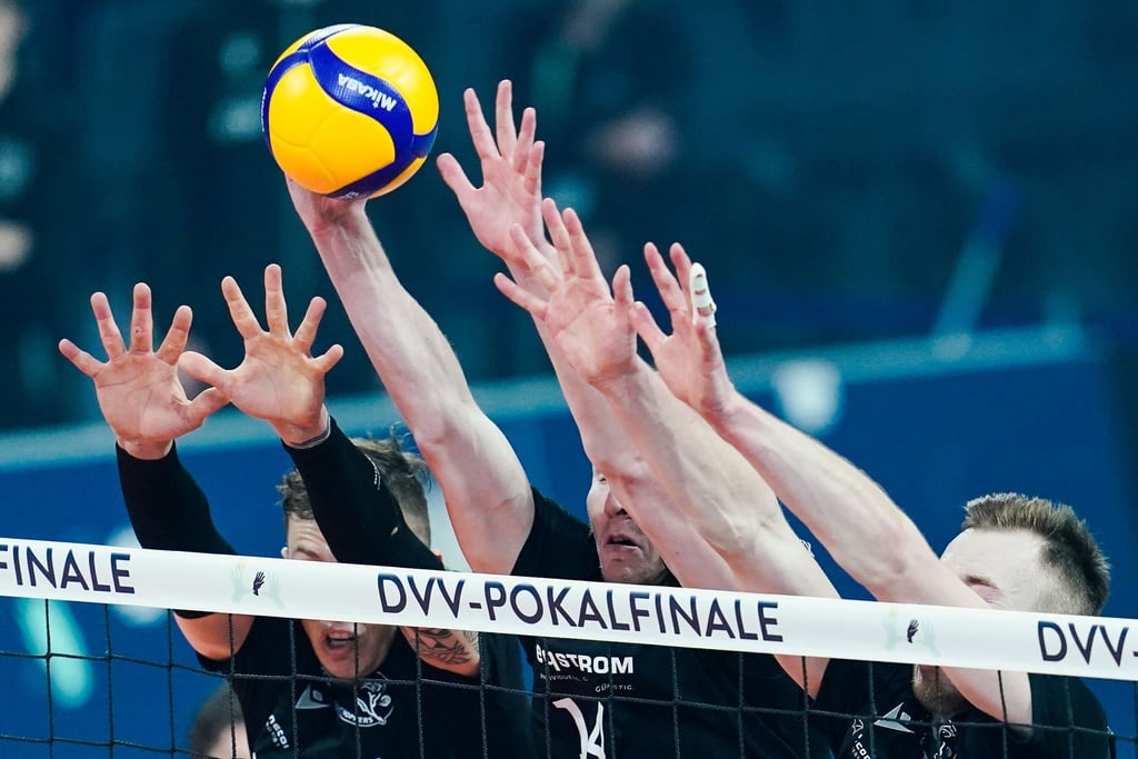 Spieler der Netzhoppers in Aktion.