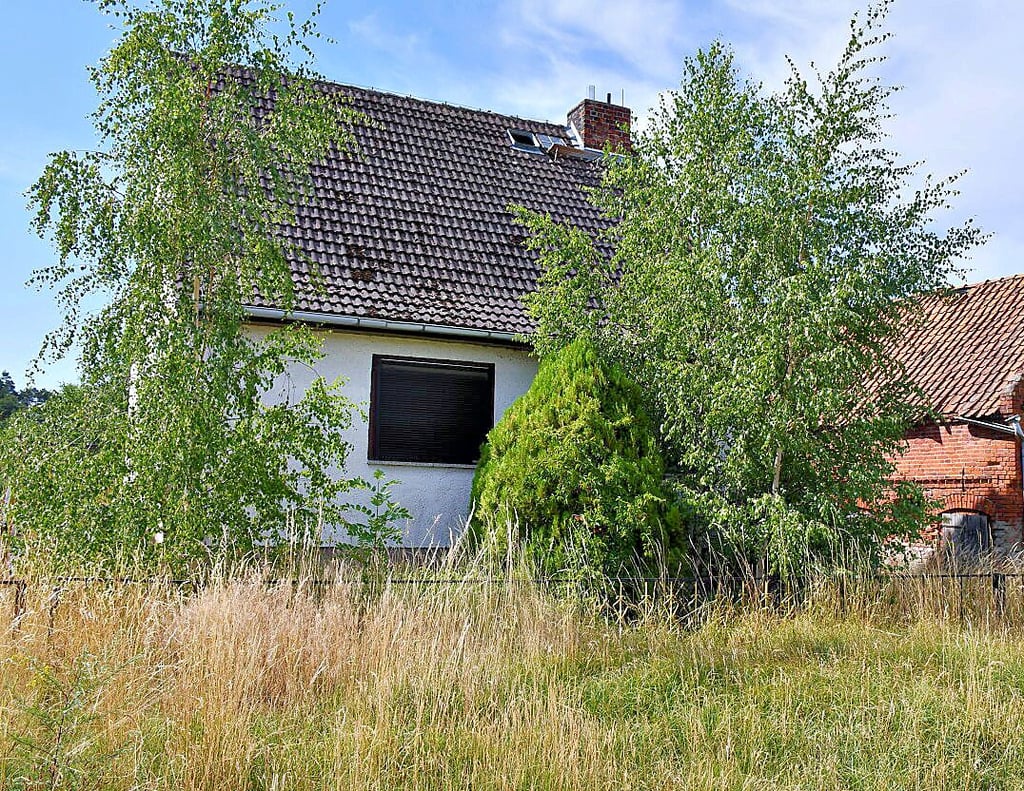 Dieses leerstehende Wohnhaus in Sanne gehört dem Land.