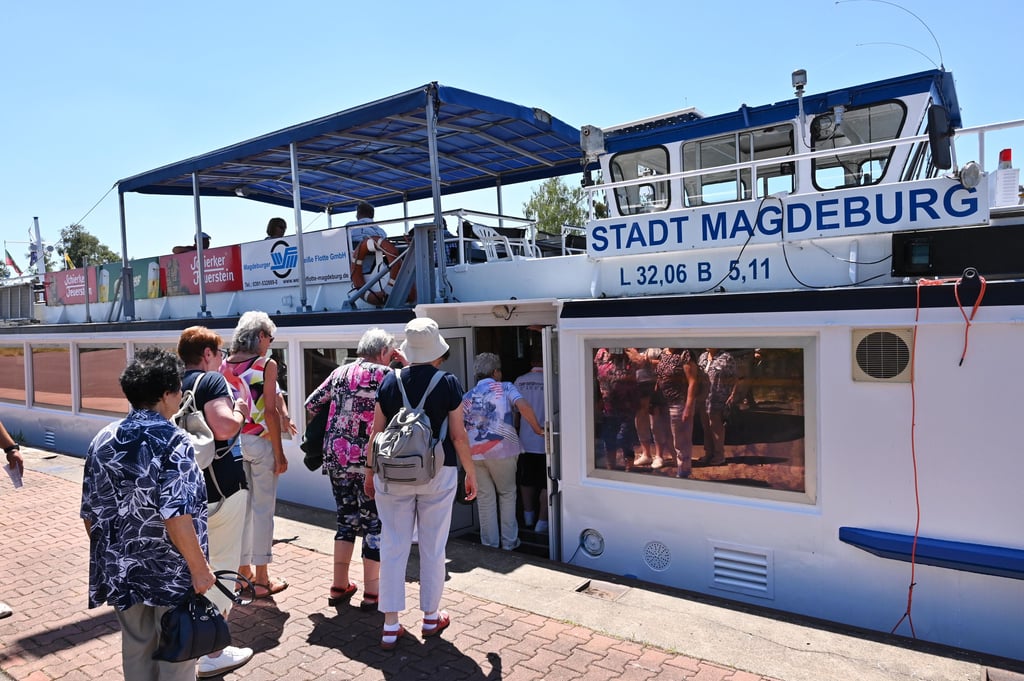 Erneut müssen die Ausflugsschiffe der Weißen Flotte Magdeburg wegen des Niedrigwassers in der Elbe vom oberen Vorhafen des Schiffshebewerkes Rothensee aus ablegen.