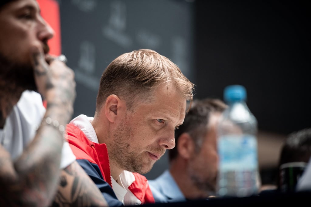 Oliver Pocher kennt sich mit verschiedenen Smartphones bestens aus.