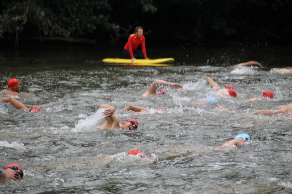 Zum Großen Saaleschwimmen in Halle über die 2.000-Meter-Distanz gingen Anfang Juli 200 Schwimmer an den Start.